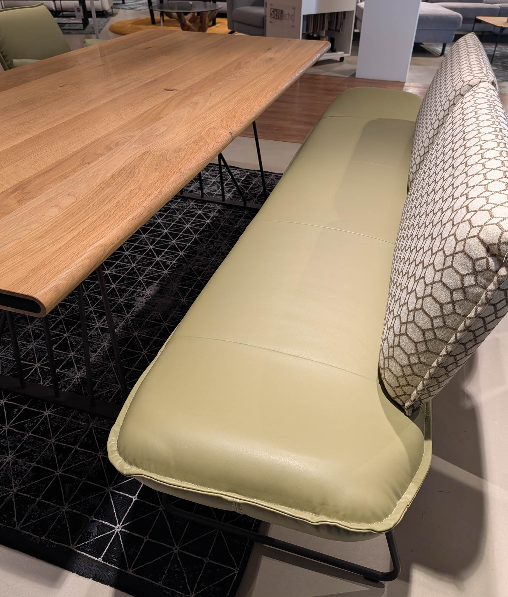 Wimmer Esstisch LINJA L70 - Essgruppe aus Massivholz, Bank, Stühle und Tisch - AUSSTELLUNGSSTÜCK